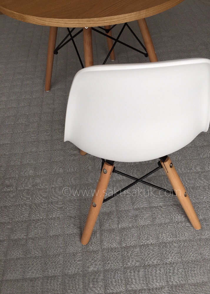 Eames リプロダクト】イームズキッズテーブル・チェア使用感レビュー｜さくさくっくの盛らない日常